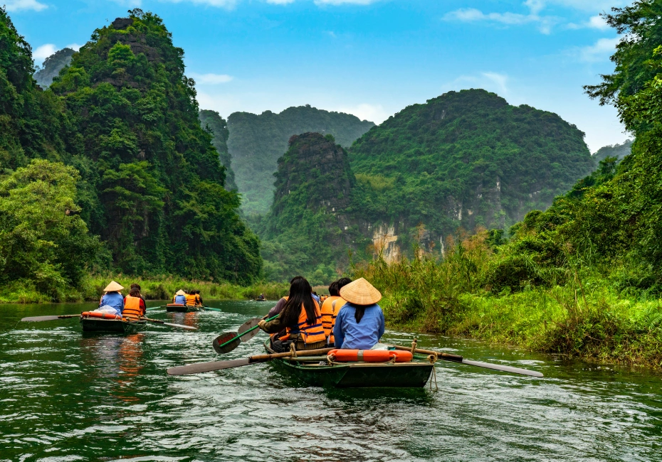 destination-hanoi-boat