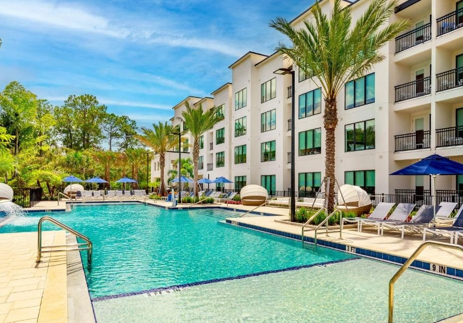 hotel-grove-resort-water-park-orlando-pool