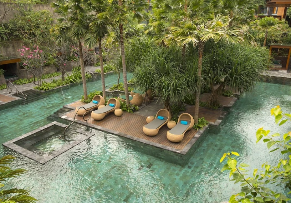 hotel-indigo-bali-seminyak-beach-by-ihg-pool