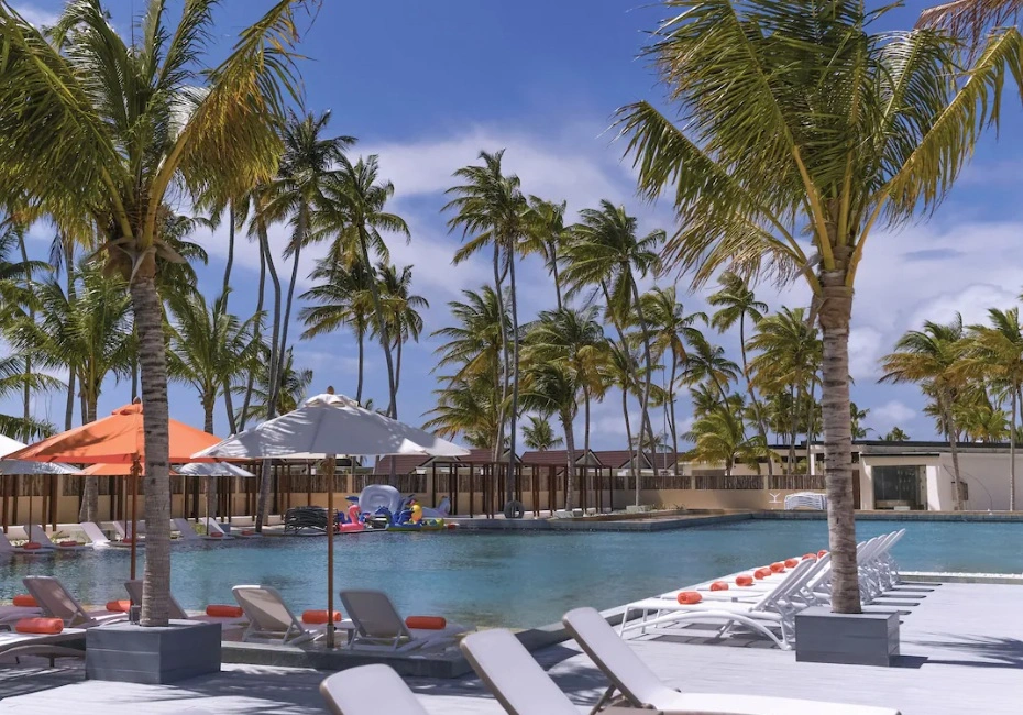 hotel-oblu-xperience-ailafushi-pool