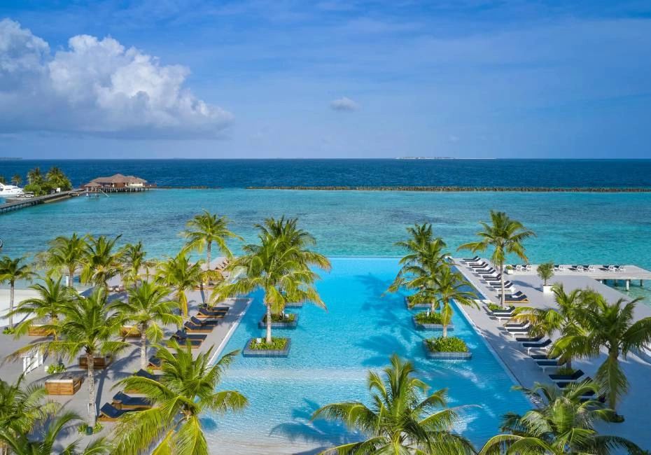 hotel-villa-nautica-in-beach-villa-pool