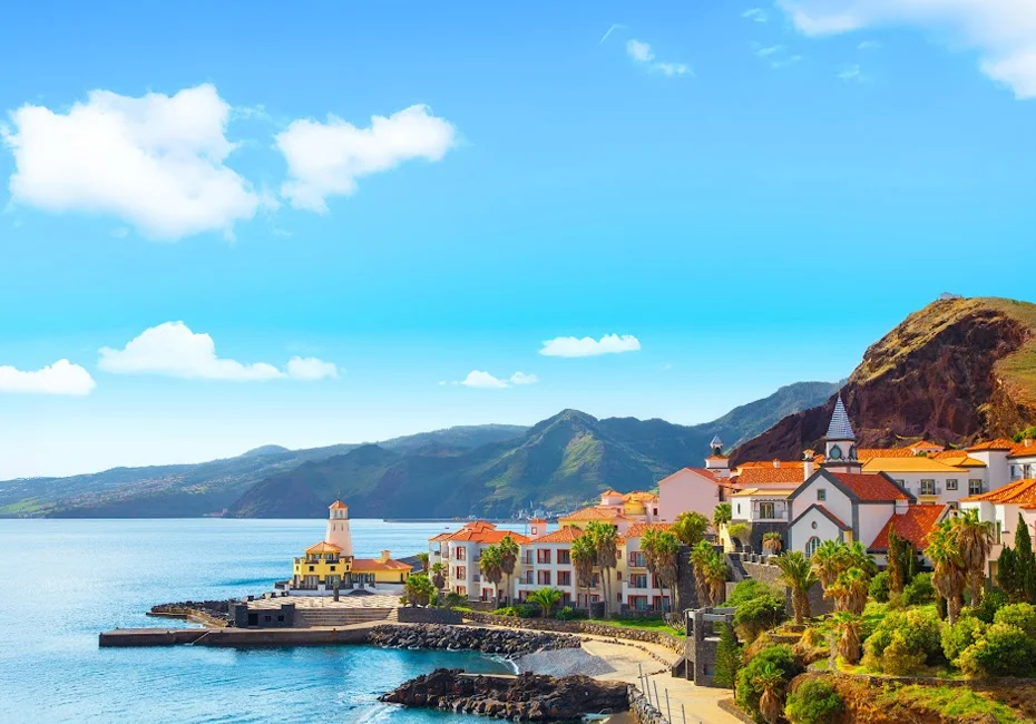 destination-portugal-madeira-coastal-town