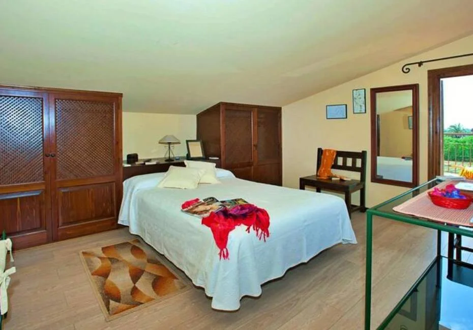 hotel-villa-camp-del-bosch-room